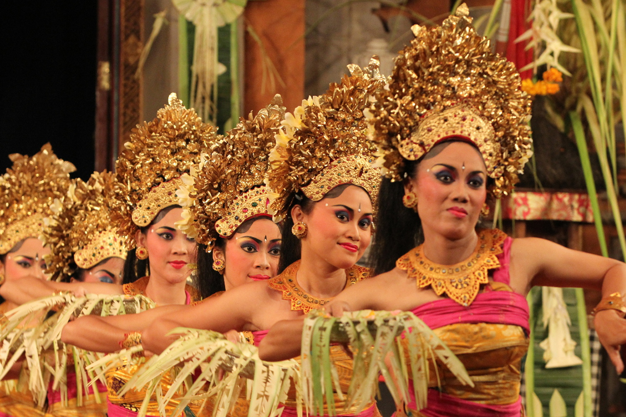 10 Tarian Bali Paling Sering Dipentaskan Saat Upacara dan Untuk Turis