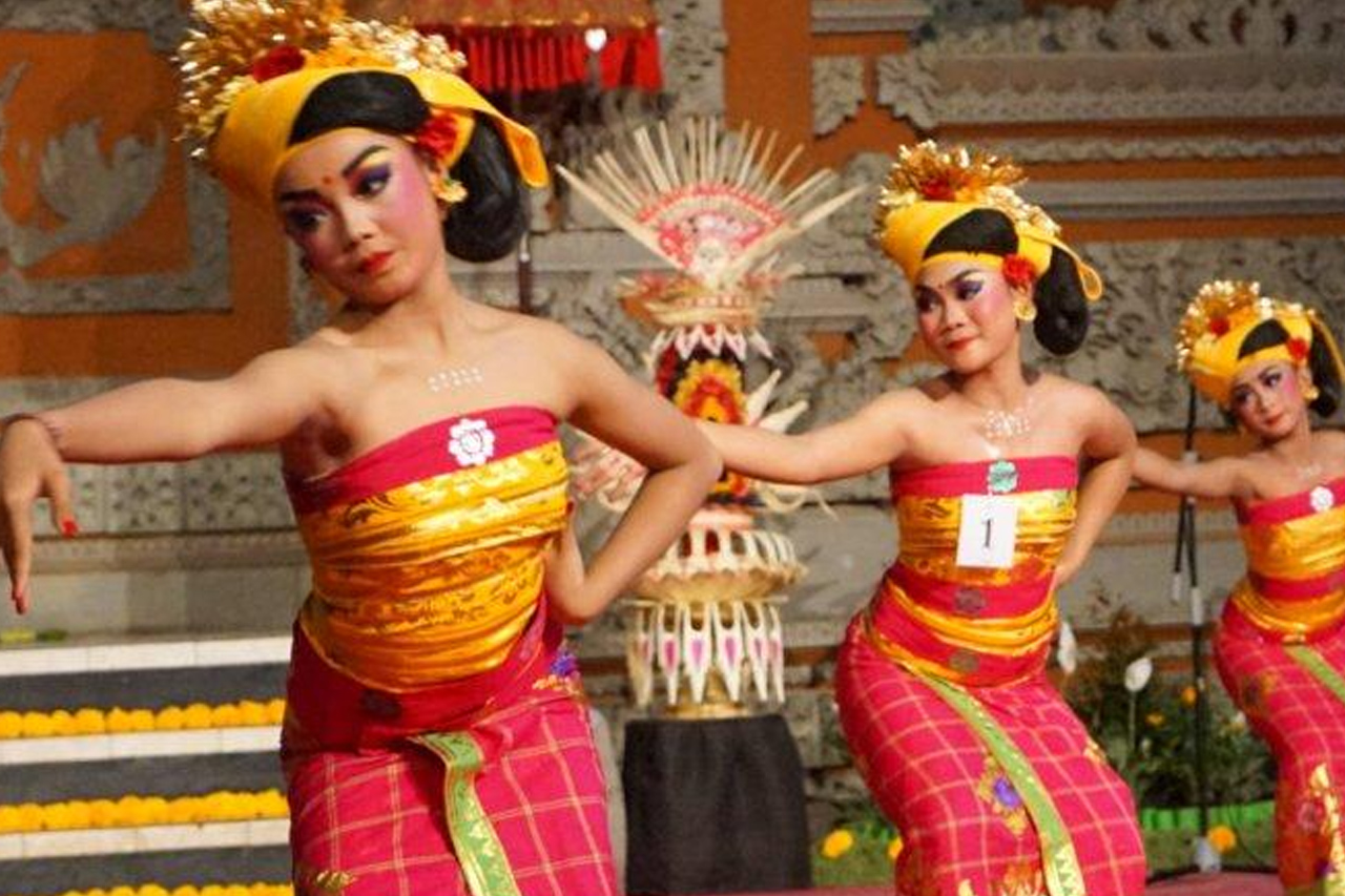 10 Tarian Bali Paling Sering Dipentaskan Saat Upacara dan Untuk Turis