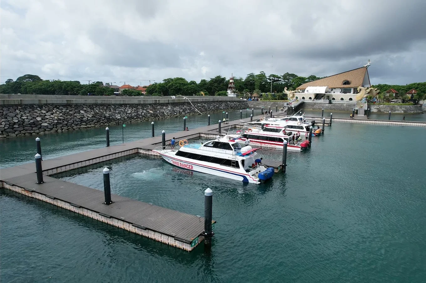 Pelabuhan Sanur Pantai Matahari Terbit